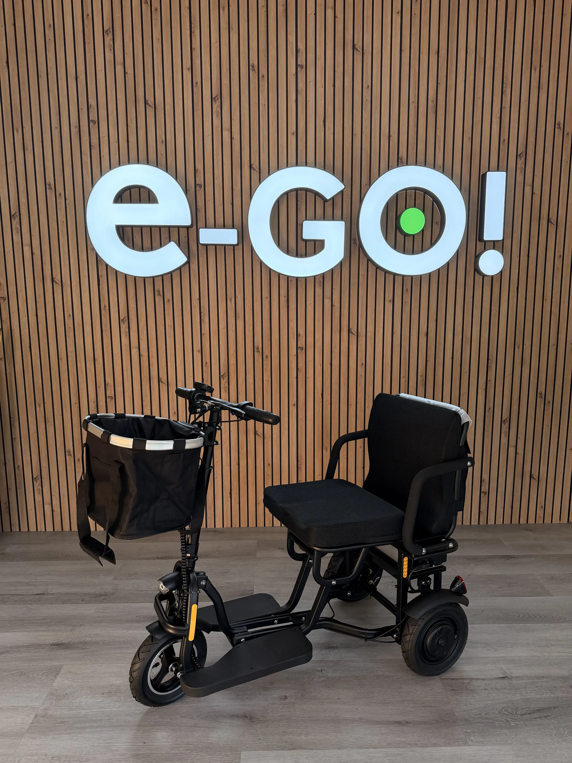 Scooter eléctrico de movilidad reducida en la tienda E-GO!